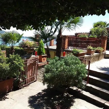 Garden Apartment *